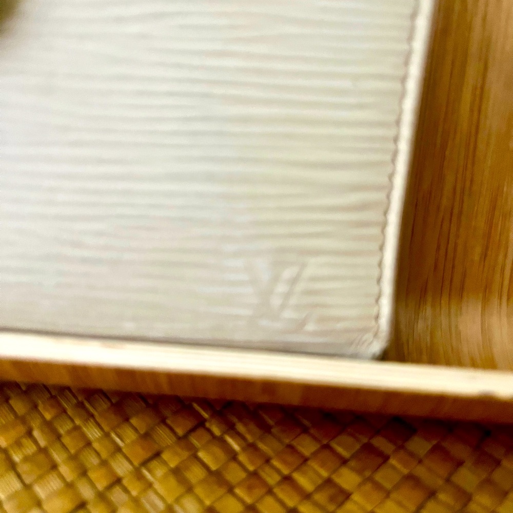 Cream colored Louis Vuitton epi Textured wallet with COA - Picture 3 of 11